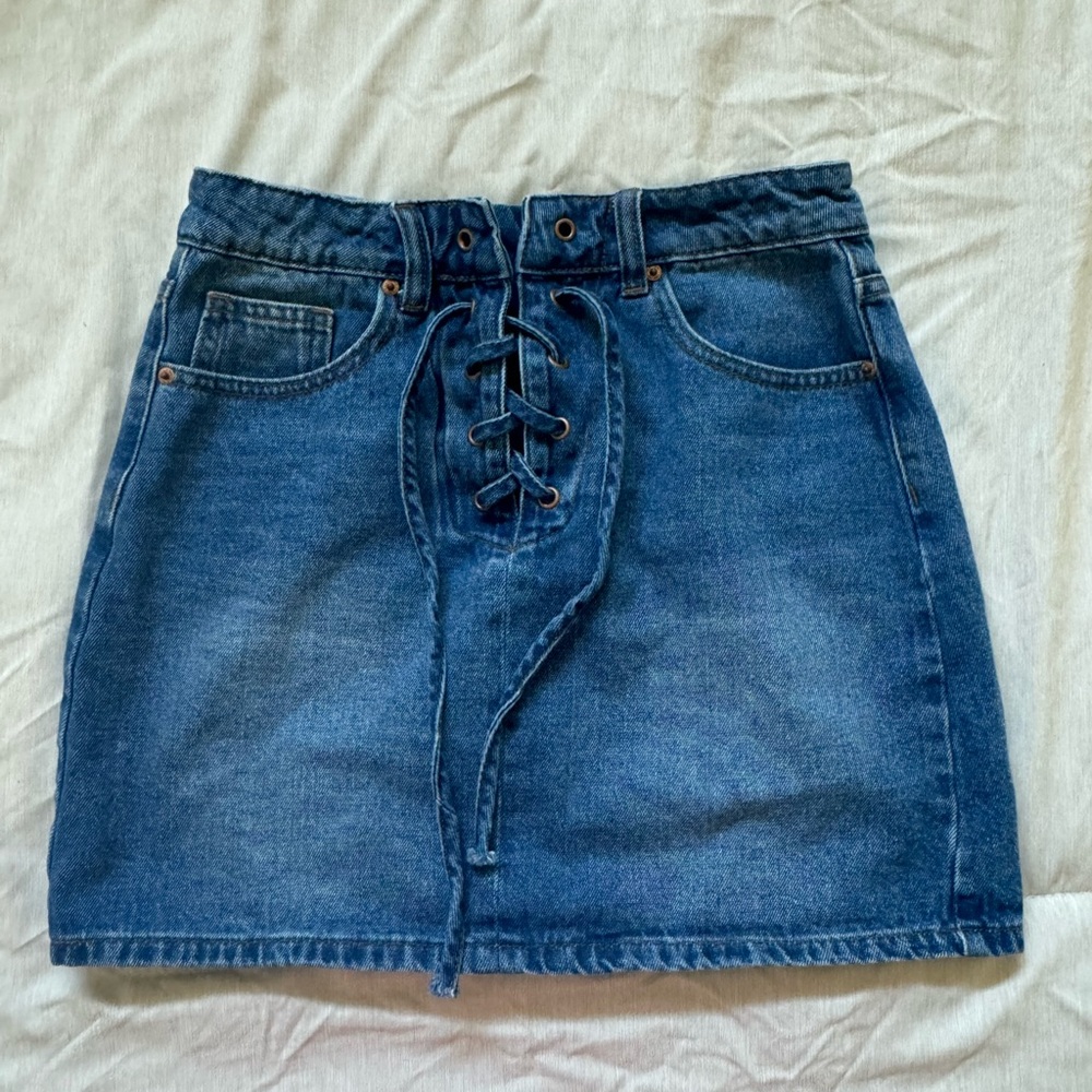 ✨FOREVER 21 Lace Up Denim Skirt✨